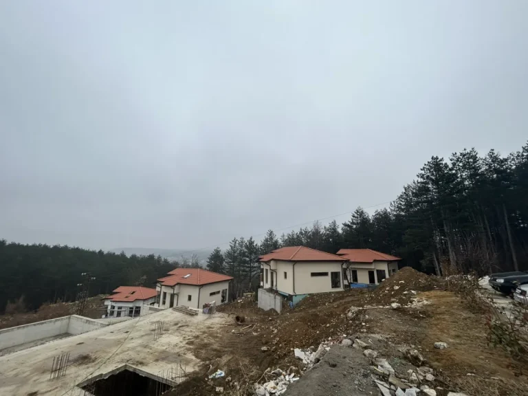 Завършен нов покрив с улуци и обшивки
